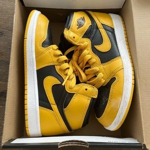 Jordan Retro Boy Sneakers
